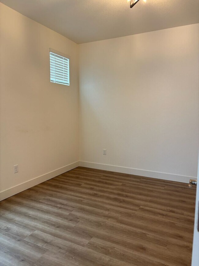 Building Photo - 5063 McKinnon Ct