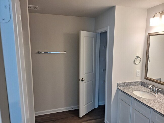 Building Photo - 725 Gatestone Ln