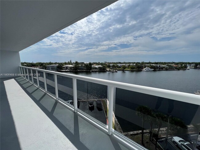 Building Photo - 20515 E Country Club Dr