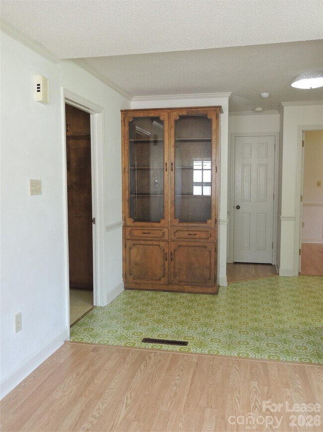 Building Photo - 131 Holbrook St