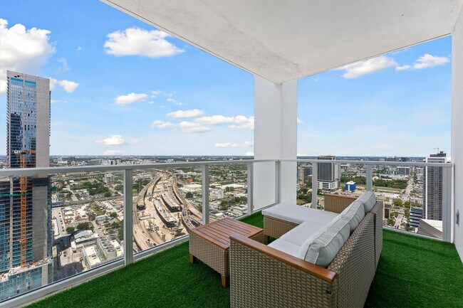 Building Photo - 1040 Biscayne Blvd