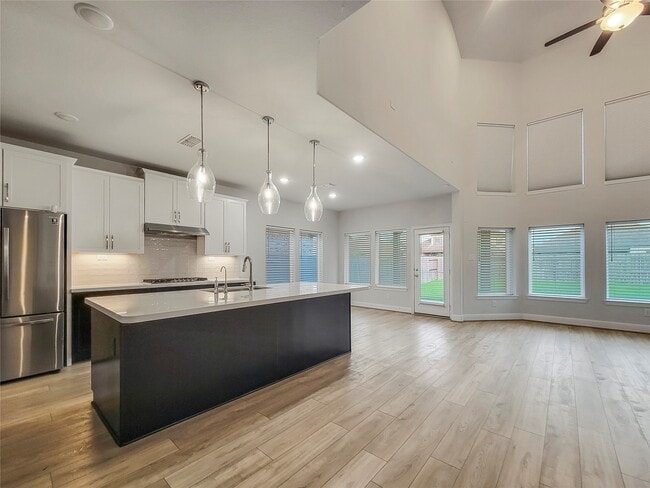 Building Photo - 8926 Emerald Cane Dr