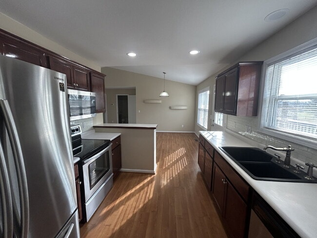 Building Photo - 3 BD 2BA Home with a Garage for Rent in Algood