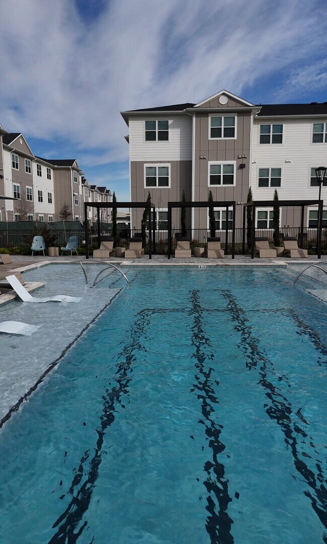 Building Photo - 18300 Marvelous Pl