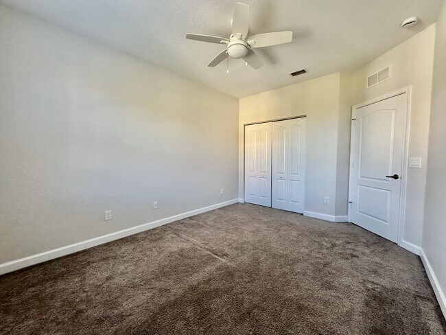 Building Photo - 9623 Town Parc Cir S