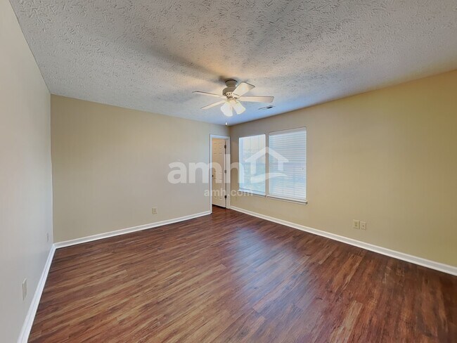 Building Photo - 529 Austrian Way