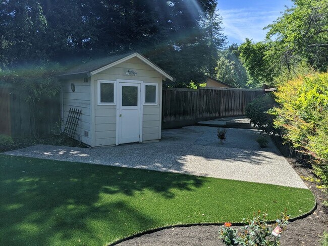 Building Photo - EMERALD HILLS - Premium updates thoughout including park like back yard