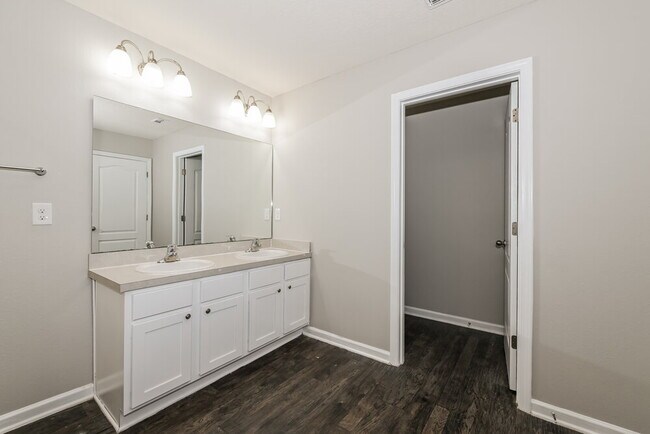 Building Photo - 11598 Walleye Dr