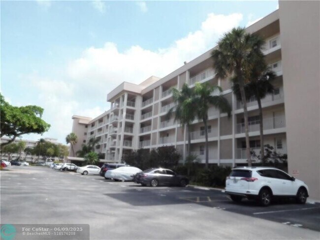 Building Photo - 2650 S Course Dr