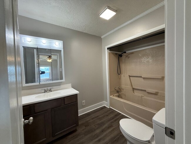 Building Photo - Beautiful 4 Bedroom 2 bathroom home for lease