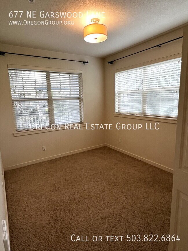 Building Photo - 677 NE Garswood Ln