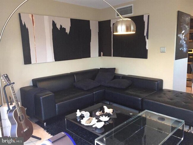 Building Photo - 1117 New Hampshire Ave NW