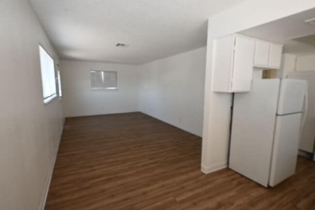 Building Photo - 2301 Stewart Ave #C C