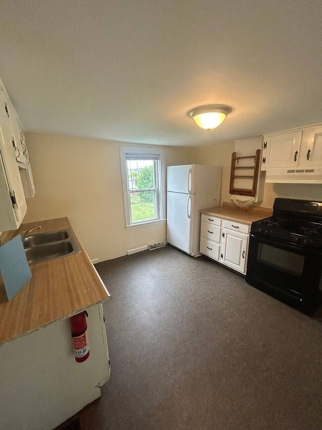 Building Photo - 79 Chase St