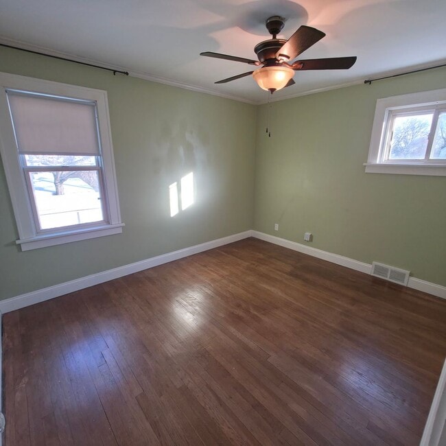 Building Photo - BEAUTIFUL 4 BEDROOM TUDOR STYLE HOME IN EUCLID