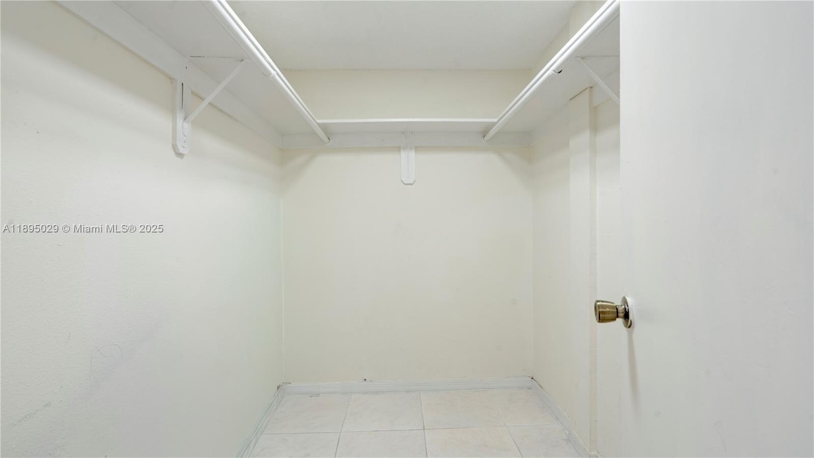 Building Photo - 10000 NW 80th Ct