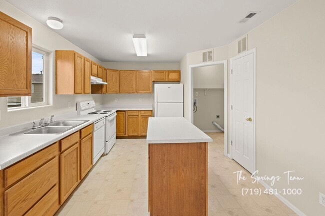 Building Photo - CHARMING 3BD/2BA CONDO featuring FRESH UPDATES - Security Deposit Waiver Available