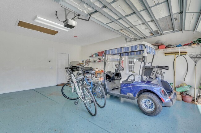 Building Photo - "Spacious Golf and Lagoon View 2 Bed, 2 Bath Rental Home in Sun City!