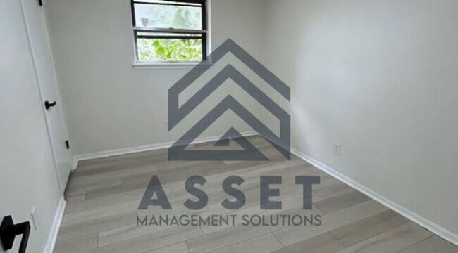 Building Photo - 5 Bedroom Rent to Own Home Available!