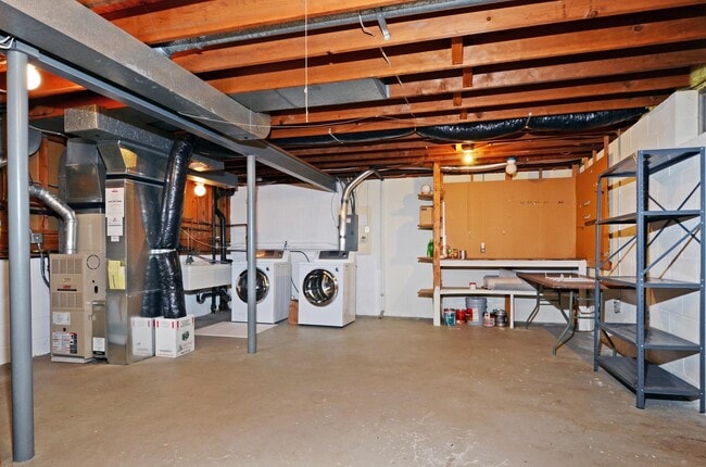 Building Photo - Wonderful 3 Bed 2 Bath Townhome in Little Canada