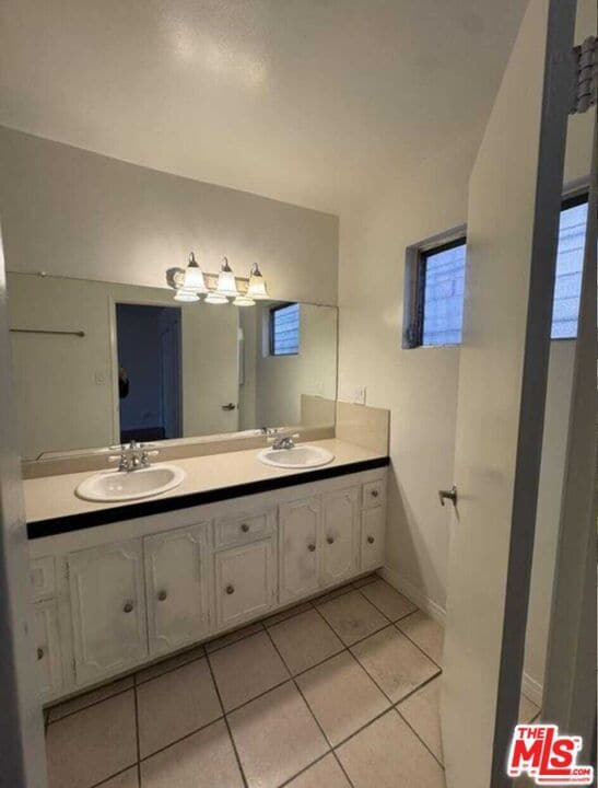 Building Photo - 8365 Gregory Wy