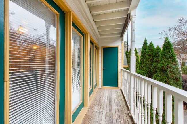 Building Photo - Charming Condo in Prime Raleigh Location!