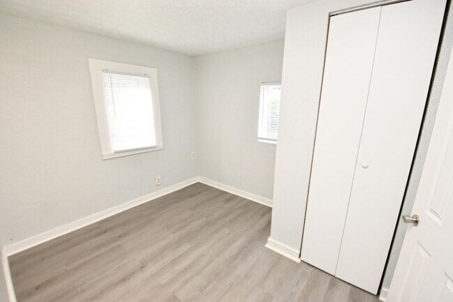 Building Photo - Mishawaka IN 2 bedroom home