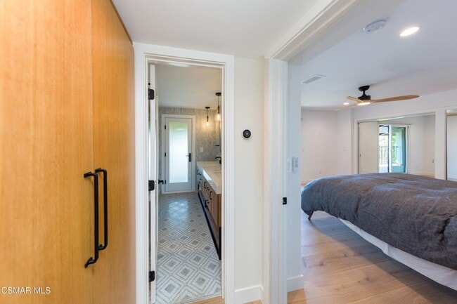 Building Photo - Must see this luxurious short-term, furnished, 3 bedroom + 3 bathroom rental home