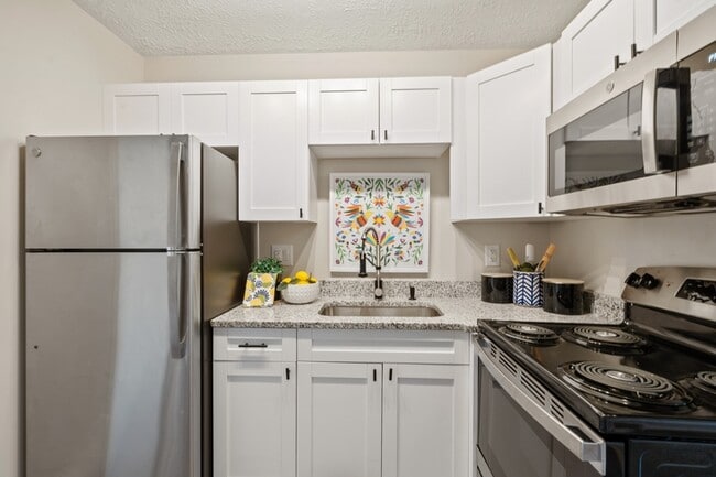 Building Photo - 2553 Bradford Ct