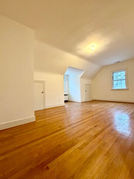 Building Photo - 134 Hull St