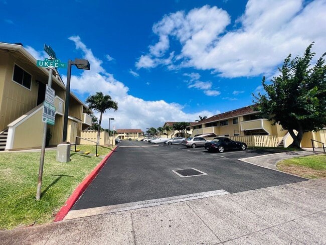 Building Photo - Ihona Townhome 1BR, 1BA, 1PKG, AC, W/D