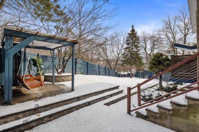 Building Photo - 330 Cambridge St