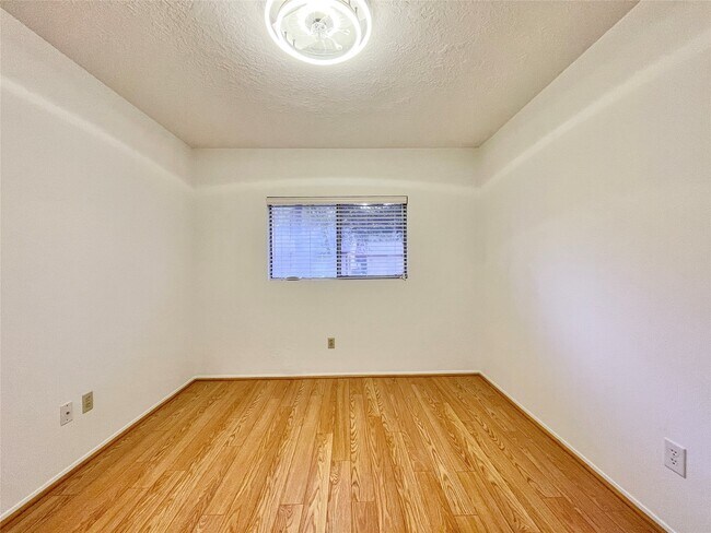 Building Photo - 6 Lea Oak Ct