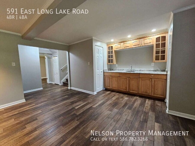 Building Photo - 591 E Long Lake Rd