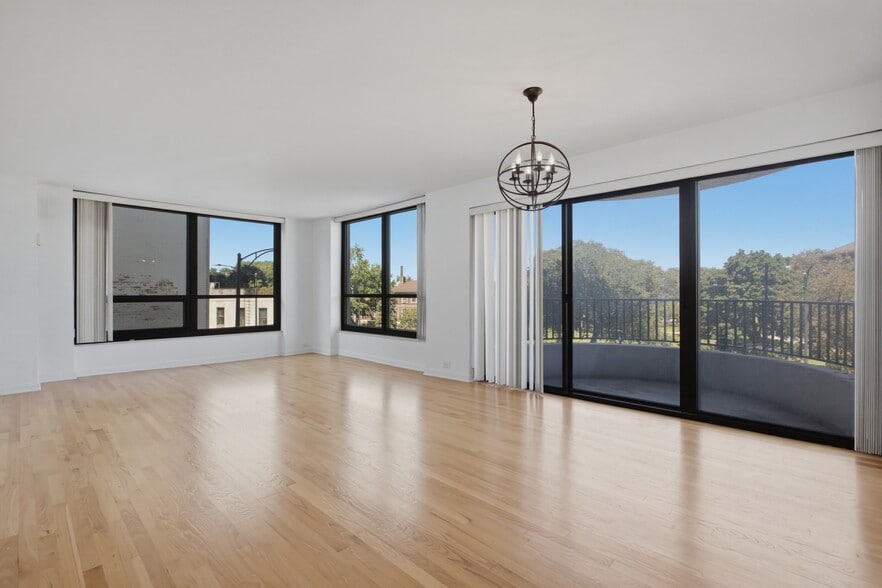 Building Photo - 2020 N Lincoln Park W