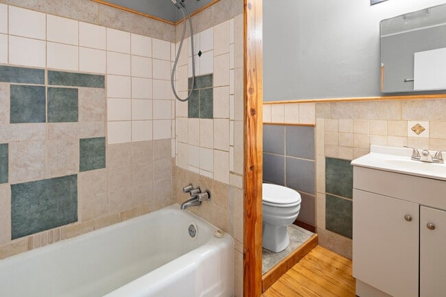 Building Photo - Lovely Two-Story West Asheville Apartment