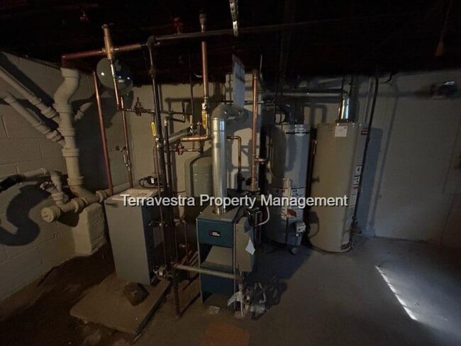 Building Photo - 6020 Highland Ave