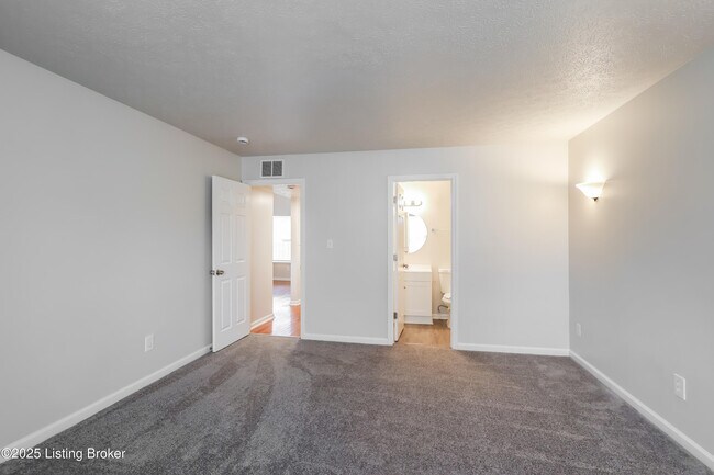 Building Photo - 8007 Apple Valley Dr