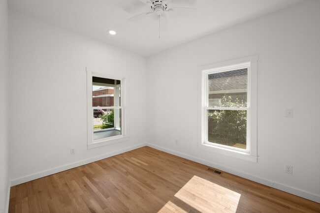 Building Photo - 2 Bedroom 1 Bath House in Clarksville