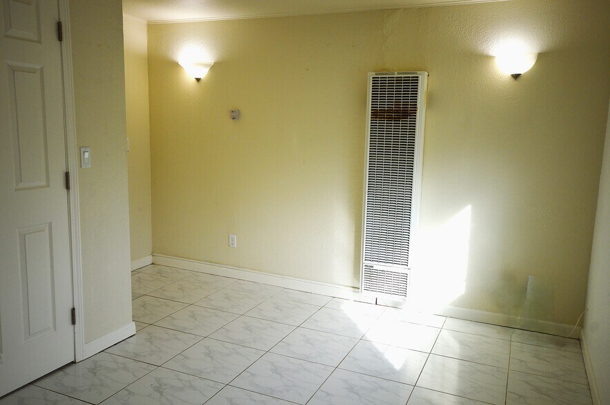 Building Photo - 1800 Devon Ct