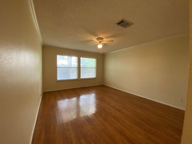 Building Photo - 1903 Balsam Way