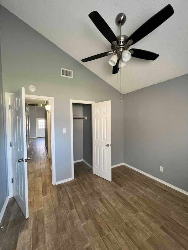 Building Photo - 2504 Liberty Ln