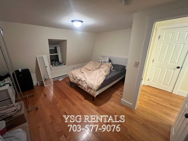 Building Photo - 27 Linwood St