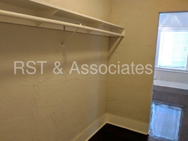 Building Photo - 1435 Alvarado Terrace