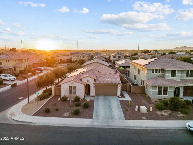 Building Photo - Las Brisas Beauty