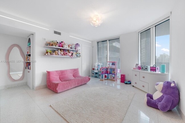 Building Photo - 5801 Collins Ave