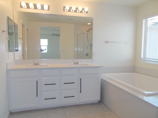 Building Photo - Modern Luxury Rental with Stunning Red Roc...