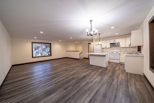 Building Photo - Brand New 5 Bedroom Duplex Unit!