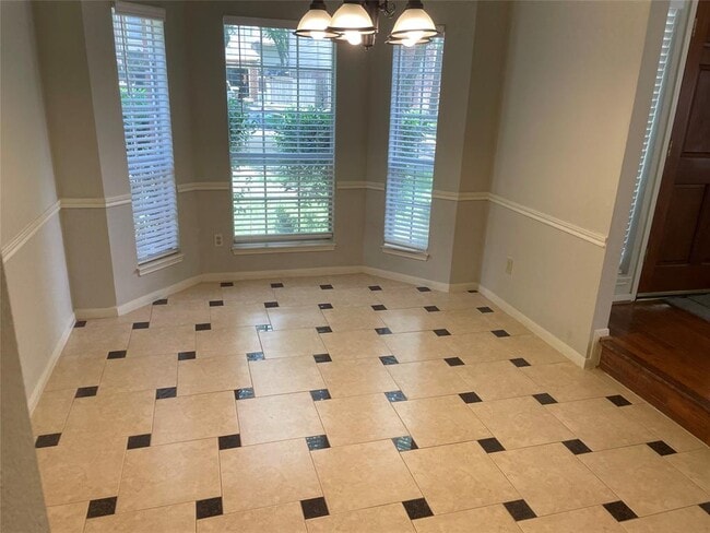 Building Photo - 4703 Leicester Way
