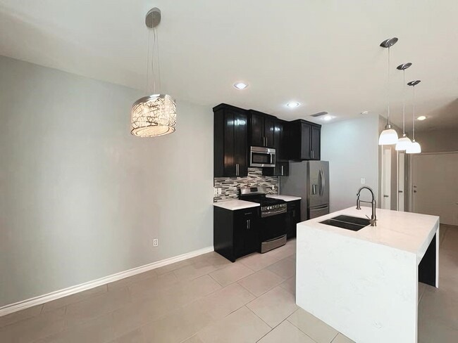 Building Photo - 7926 Elka Lp